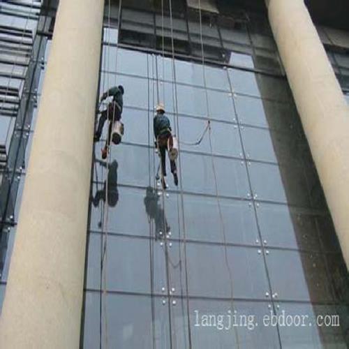 專業保潔外包與軟件服務外包 企業降本增效的明智選擇